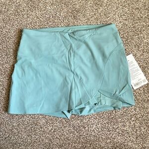 Lululemon high rise wrap tennis skirt size 8 in Riptide.
